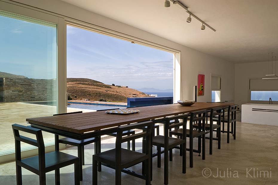 05DSC_2049 Modern dining room with sea view