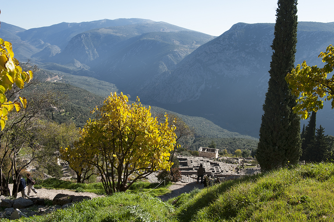Delphi, Parnassos, the secrets of these holy places.  Δελφοί, Παρνασσός τα μυστικά τους